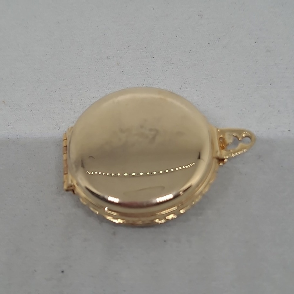 Vintage Gold Tone Round Locket Double Photo Inserts Floral Style‎ 1970s